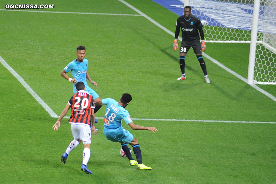 Faut de Jordan Amavi sur Youcef Atal oubliée par l'arbitre