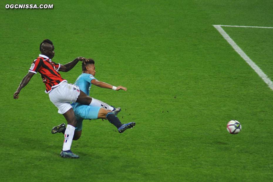 Frappe de Mario Balotelli