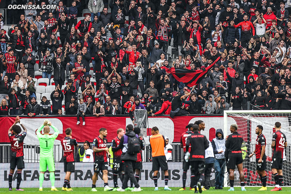 C'est terminé. Nice s'impose 3 à 2 et l'équipe va fêter ça avec la BSN