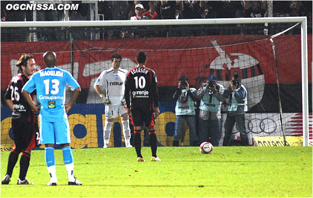 Mais c'est Nice qui, dans les arrêts de jeu, obtiendra un pénalty pour une faute sur Baky Koné. Honorato Ederson se charge de le tirer.