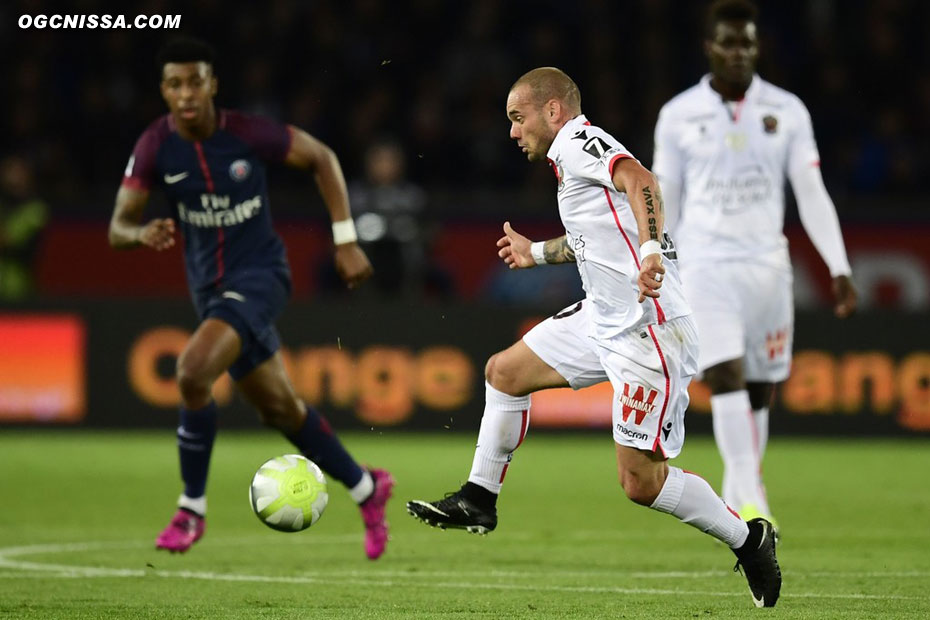 Wesley Sneijder est titulaire devant avec Balotelli