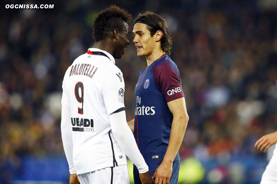 Petit tête à tête entre Mario Balotelli et Edinson Cavani