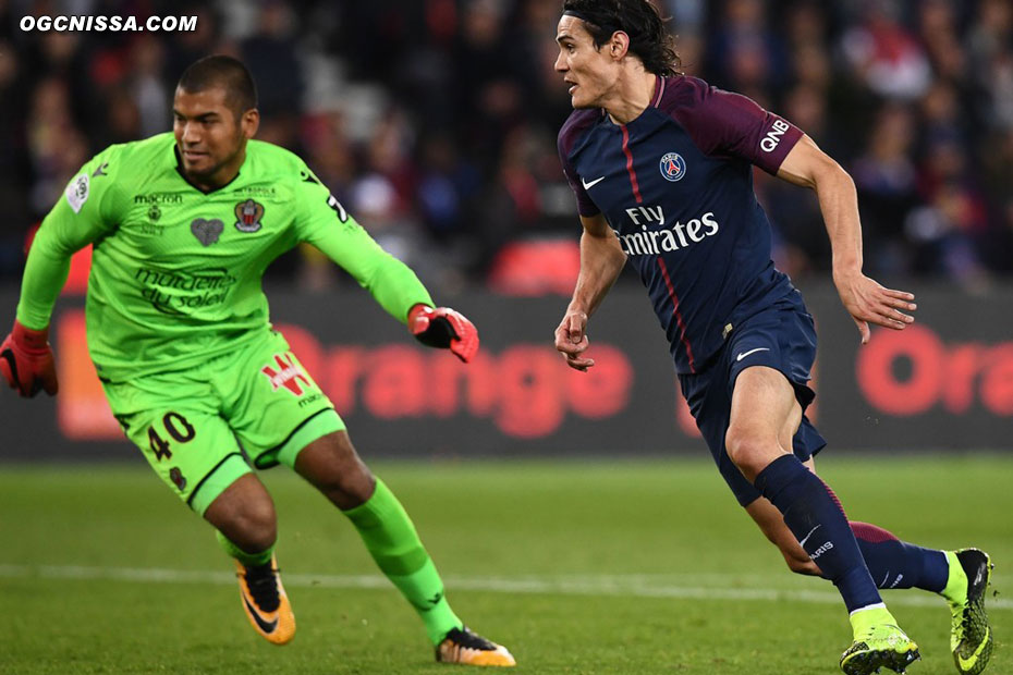 Cavani est plus rapide que Walter Benitez