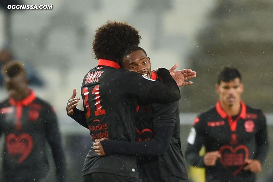 Wylan Cyprien félicité par Dante Bonfim