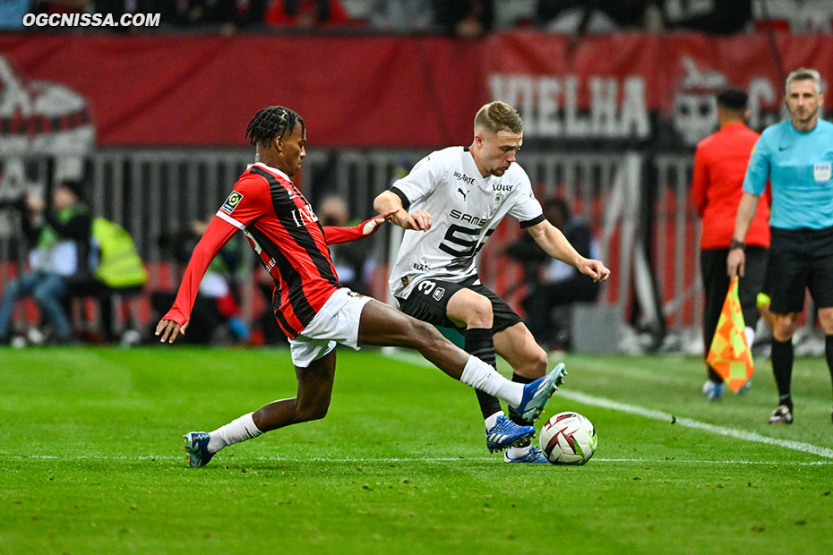 Hicham Boudaoui, en forme ces derniers matchs, titulaire à la place de Sanson