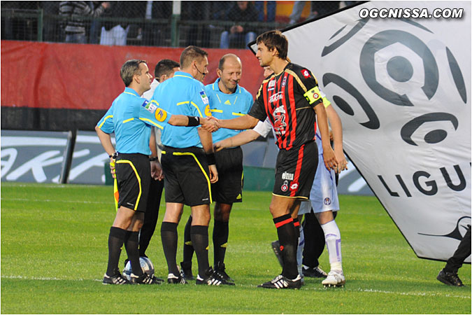 Renato Civelli, capitaine en l'absence de Julien Sablé sur le terrain