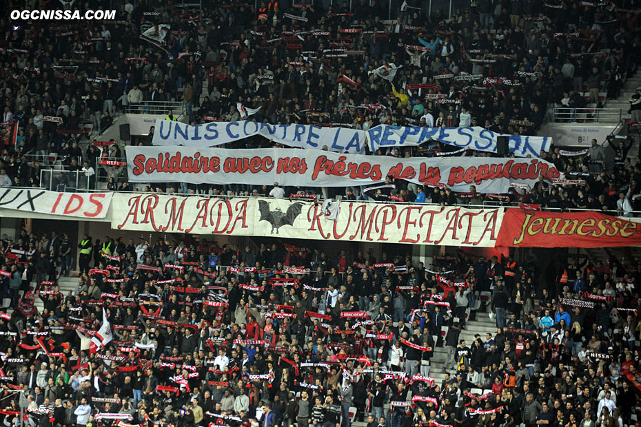 Banderole de soutien à la populaire par l'ARN