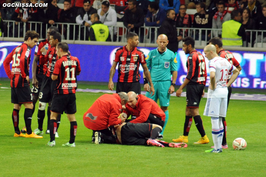 Bodmer, blessé en fin de première période, sortira à la pause