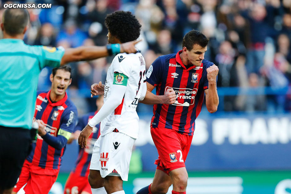 Caen ouvre le score sur un penalty généreux