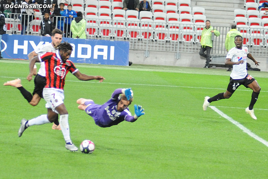 Allan Saint Maximin a l'occasion de faire le break