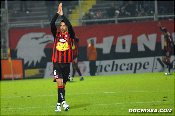 Les joueurs, à l'image d'Olivier Echouafni, remercient leurs supporters