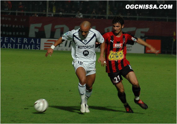 Anthar Yahia à la lutte avec l'ancien Cannois Faubert