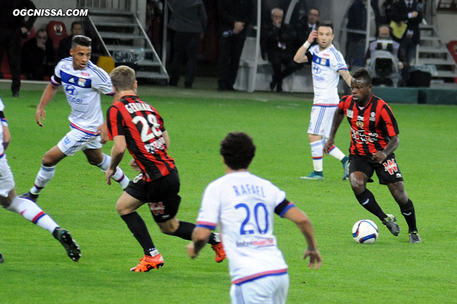 Jean-Michael Seri lance Valère Germain