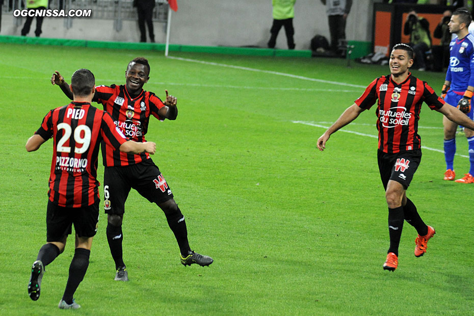 Belle scéne de joie entre Jérémy Pied, Jean-Michael Seri et Hatem Ben Arfa