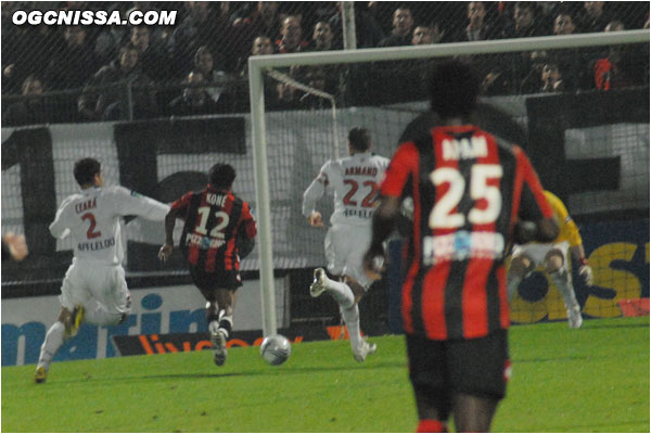 Mais la joie des parisiens est de courte durée, Koné s'échappe sur un contre et redonne l'avantage à Nice ! 2-1 !