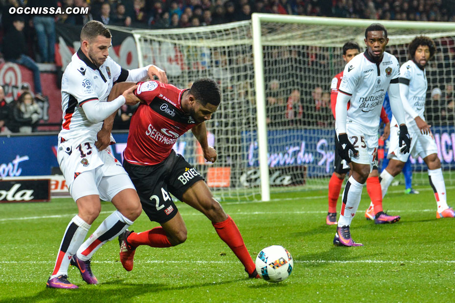 Valentin Eysseric, devant Wylan Cyprien et Dante Bonfim