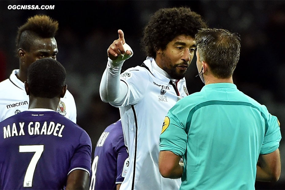 Dante Bonfim demande des explications pour ce double jaune rapide