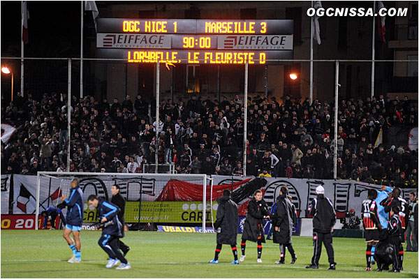 1 - 3, score final.