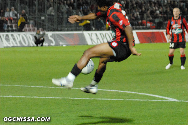 Pour Koné qui rate de peu le ballon