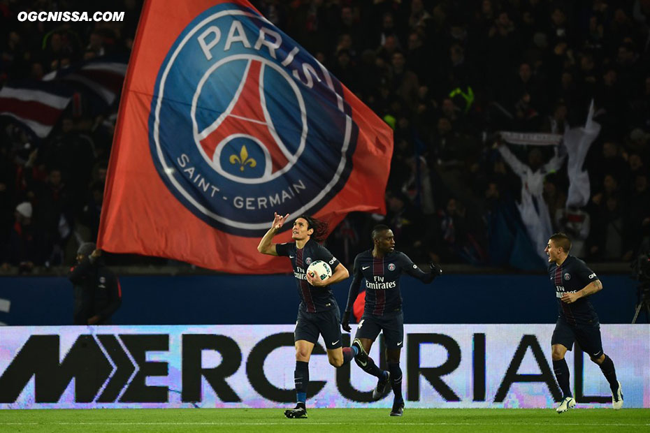 Edison Cavani reduit le score au retour des vestiaires