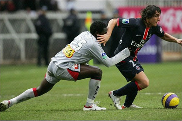 Enorme match d'Onyekachi Apam, qui est pour beaucoup dans la bonne tenue de la défense niçoise