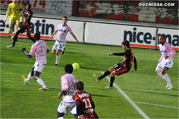 5 minutes plus tard, Dario Cvitanich entre en scène