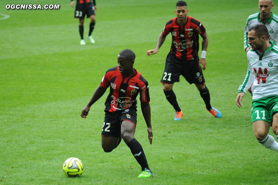 Nampalys Mendy, devant Lloyd Palun