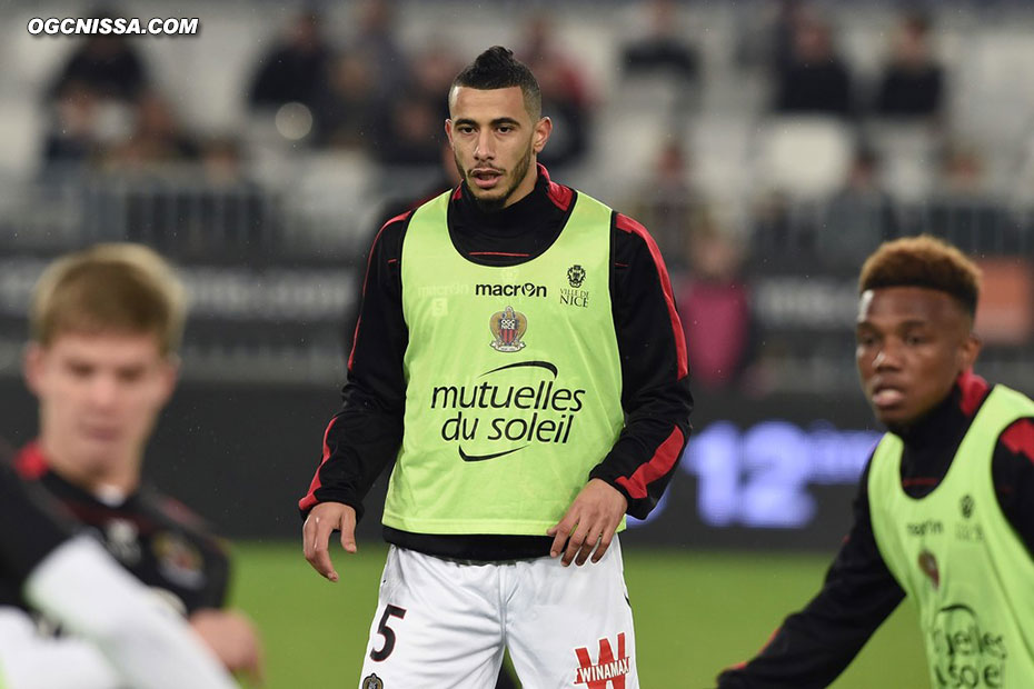 Younes Belhanda à l'echauffement de cette dernière rencontre de l'année 2016