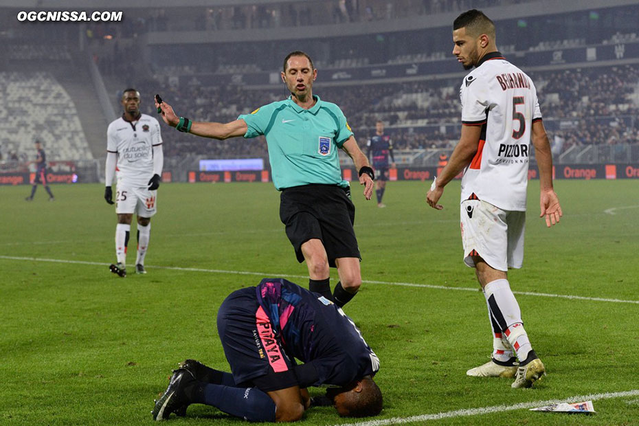 Mais il ne va pas en resté la et expulsera Younes Belhanda