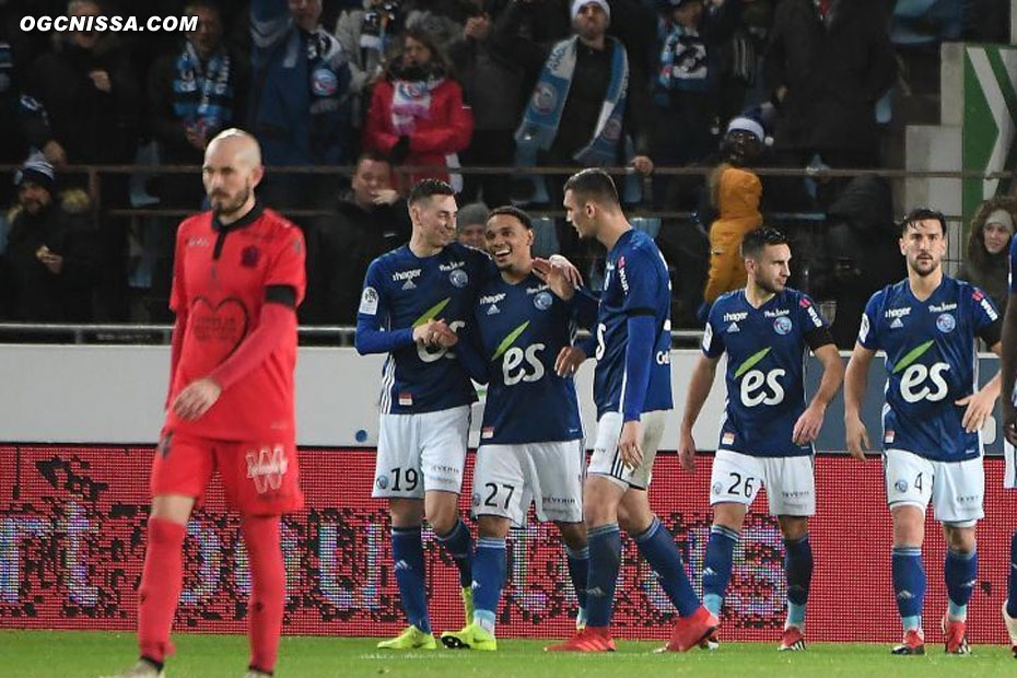 Strasbourg mène 2 à 0 à la pause