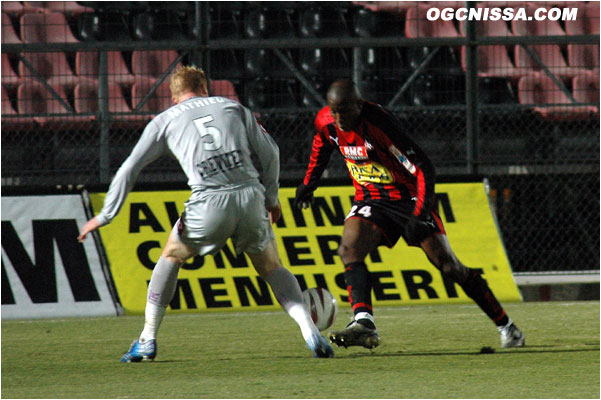 Rod Fanni est impérial sur son côté droit