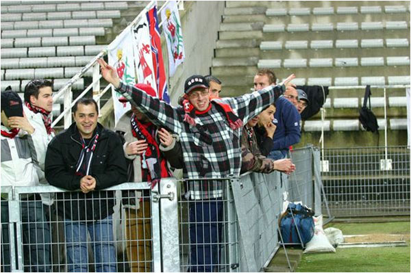 Quelques irréductibles supporters niçois ont fait le déplacement