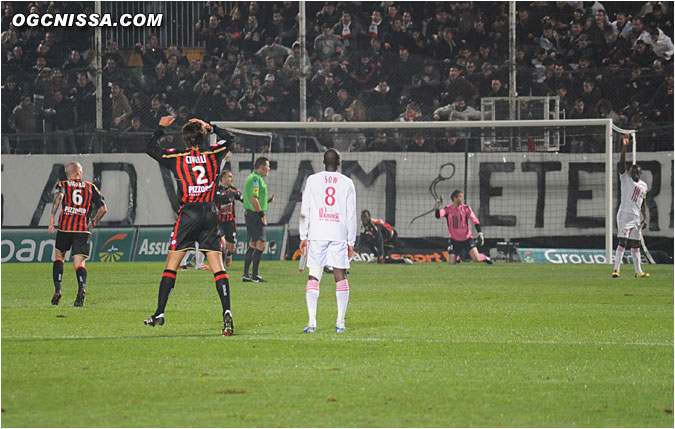 Nice ouvre le score par Coulibaly ! Mais l'arbitre refuse injustement ce but...