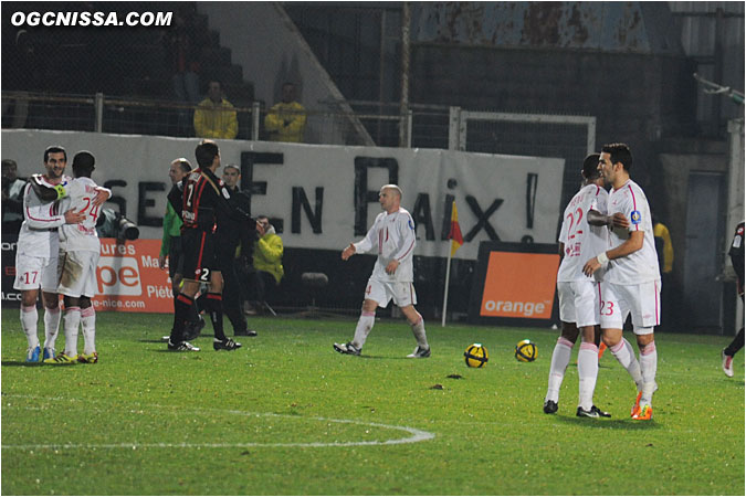 C'est terminé. Victoire des lillois 2 à 0... Rendez-vous maintenant avec la Coupe de France contre Lyon.