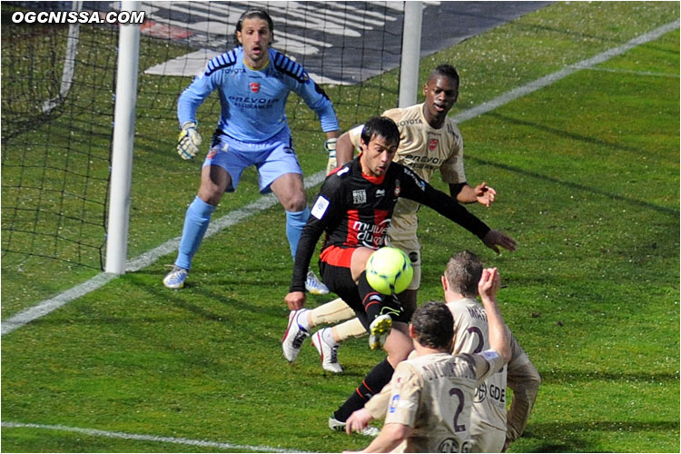 Le buteur Dario Cvitanich, omniprésent en attaque