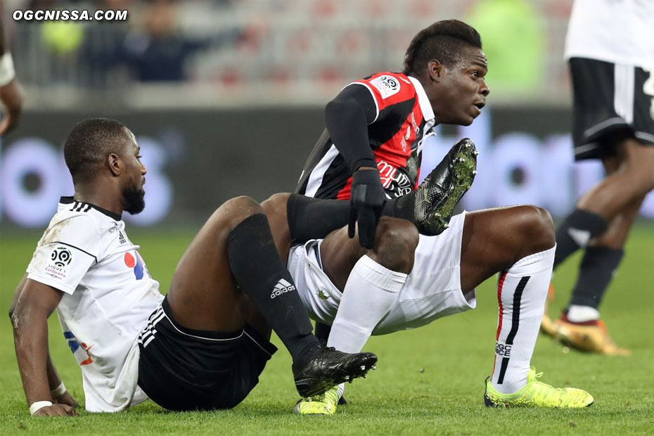 Mario Balotelli subit comme souvent un traitement particulier