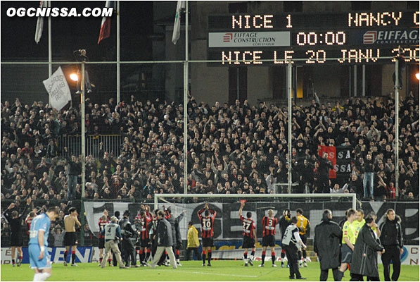 Communion entre le public et les joueurs