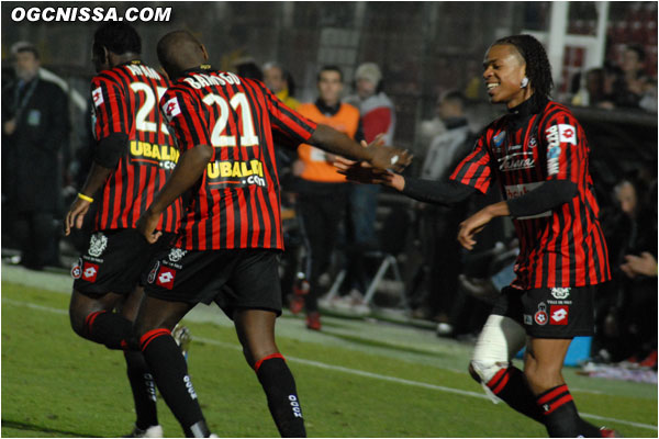 Les deux buteurs niçois peuvent se congratuler, Nice s'impose 2 à 0 ! Place maintenant à la Coupe de France, pour Monaco - Nice, dimanche prochain.