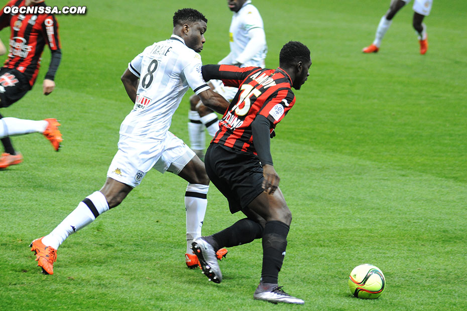 Alexandre Mendy à la pointe de l'attaque niçoise