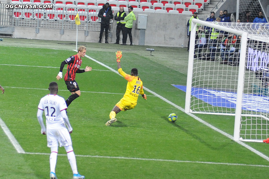 ... à Kasper Dolberg qui ouvre le score !