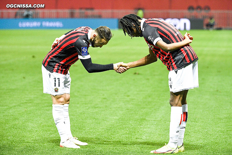 Belle célébration entre Amine Gouiri et Khephren Thuram