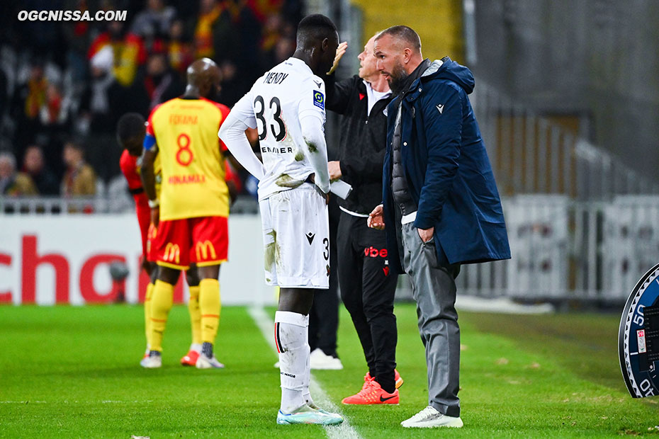 Didier Digard donnant des consignes à Antoine Mendy