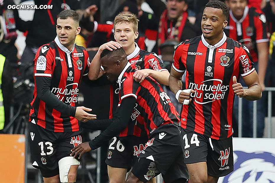 Valentin Eysseric, Jean-Michael Seri, Vincent Koziello et Alassane Pléa ménent 2 - 0 à la pause