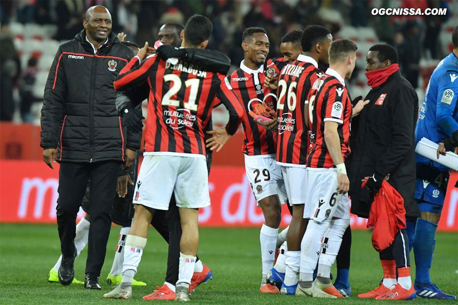 C'est terminé. Nice s'impose 2 à 0 pour la plus grande joie de Patrick Vieira et ses hommes