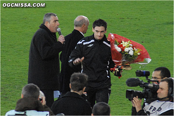 Un bouquet de fleurs pour Hugo Lloris...