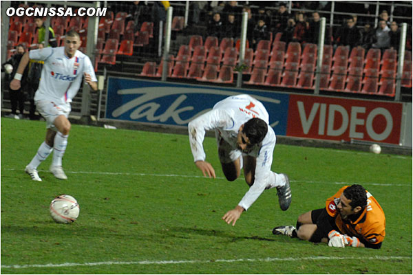 ... et nous crédite d'un triple salto digne de son coéquipier Juninho.