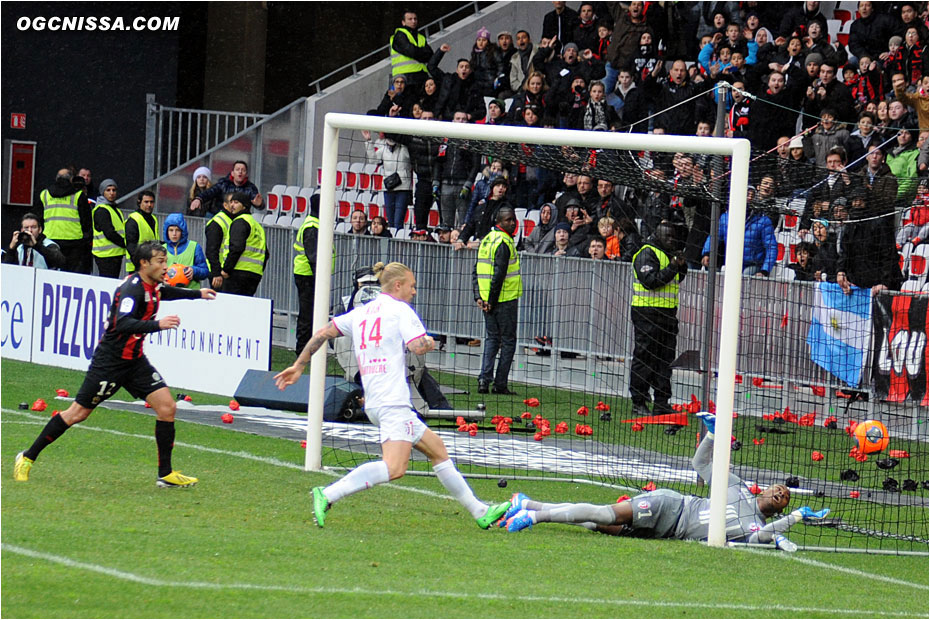 La talonnade de Bodmer fini au fond ! Nice - Lille : 1 - 0 !