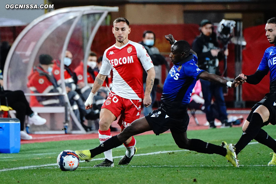 Hassane Kamara en latéral gauche