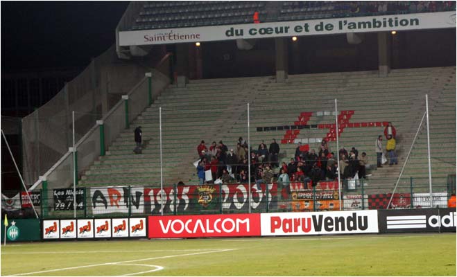 Peu de supporters niçois dans le Forez pour ce match en semaine.