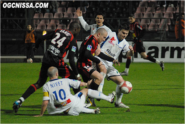 C'est un combat au milieu de terrain pour Florent Balmont et Rod Fanni